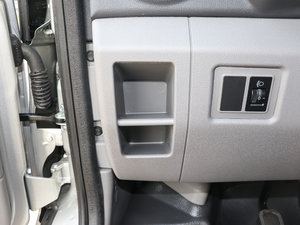 2017款1.9T 短轴中顶多用途乘用车 柴油 空间座椅