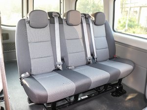 2017款1.9T 短轴中顶多用途乘用车 柴油 后排座椅