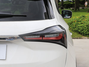 2017款2.0T DCT豪华智能型 7座 尾灯