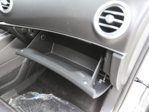 2017款2.0T DCT豪华智能型 7座 手套箱