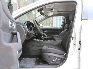 2017款2.0T DCT豪华智能型 7座 前排空间