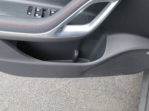 2017款1.5TGDI DCT舒适型 5座 前门储物空间