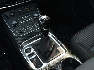 2018款运动版 1.5T 手动舒适型 5座 换挡杆