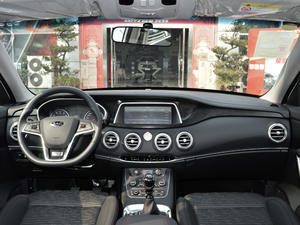 2018款运动版 1.5T 手动舒适型 5座 内饰全景