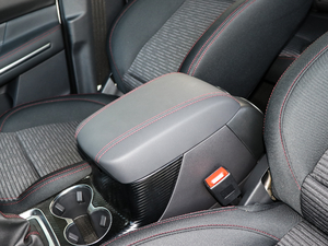 2018款运动版 1.5T 手动都市型 5座 中央扶手箱