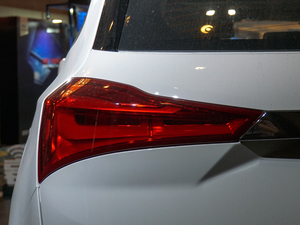 2018 251T Ԅ 5 V ^