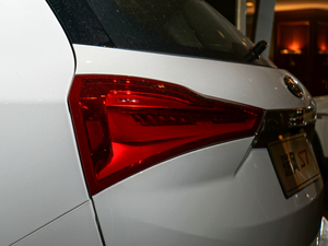 2018 251T Ԅ 5 V ^