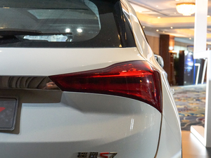 2018 251T Ԅ 5 V ^