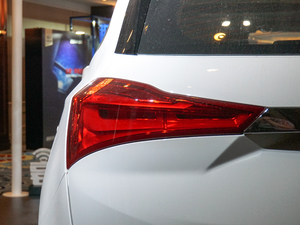 2018 251T Ԅ 5 V ^