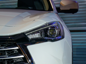 2018 251T Ԅ 5 V ^