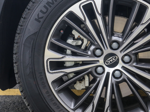 2018 251T Ԅ 5 V ^