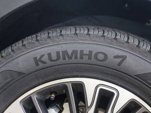 2018款超级版 251T 自动至尊型 5座 国V 轮胎品牌