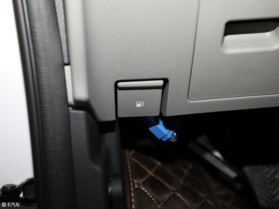 2018LM4 HBτ ̄հ 1.5T քӺA