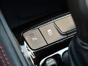 2018款定制版 1.6L CVT豪华智能型 中控区