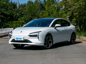 2021款500km 光耀豪华 长续航版 左前45度