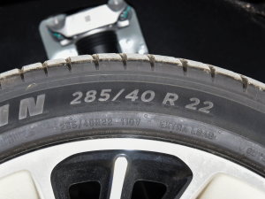 2023100kWh Lux(q) (x)(ji)^