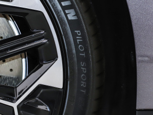 2025(q){ 75kWh (x)(ji)^