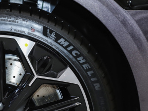 2025(q){ 75kWh (x)(ji)^