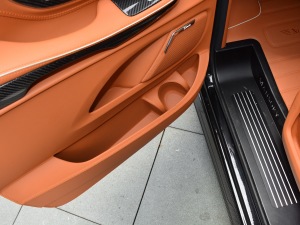 2021款2.0T Y燿影 前门储物空间
