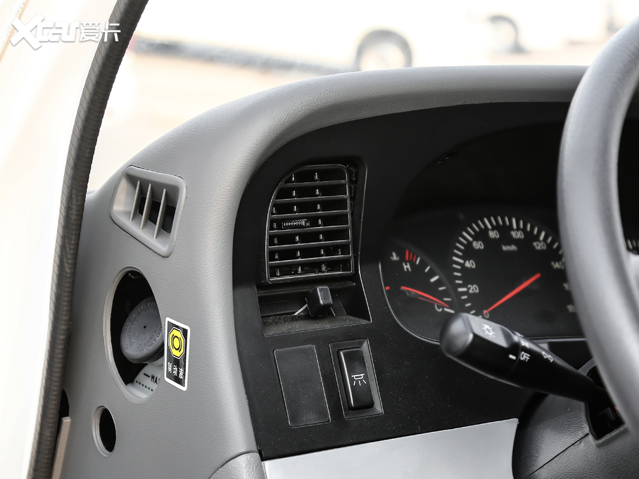 2020{  2.0L\ϵкA͎؛ VI