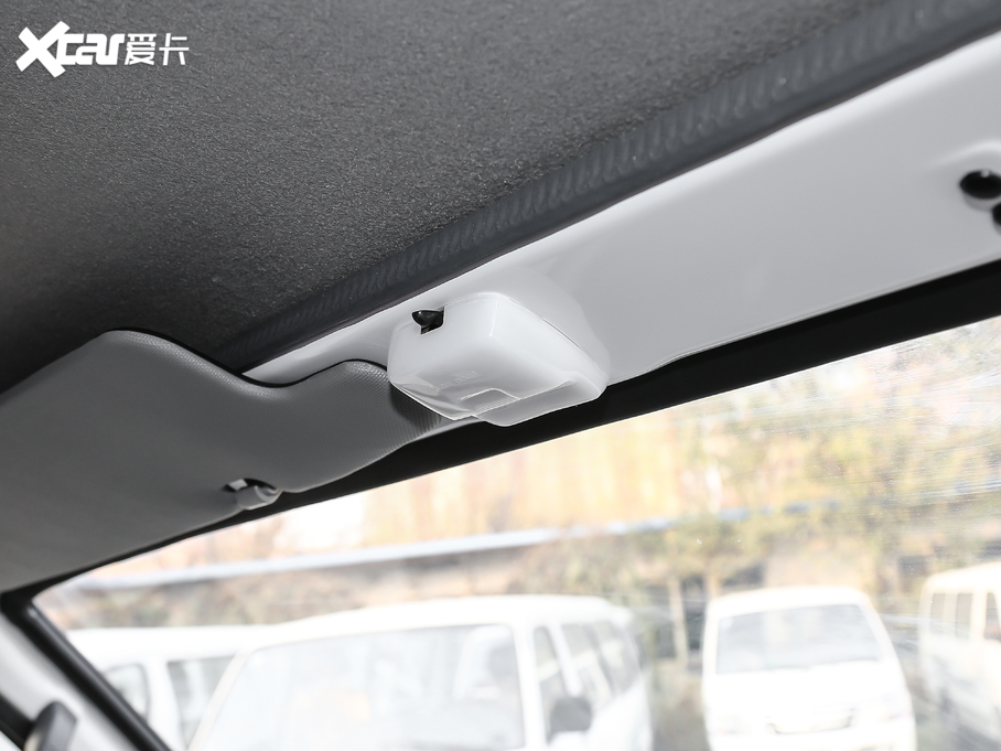 2020{  2.0L\ϵкA͎؛ VI