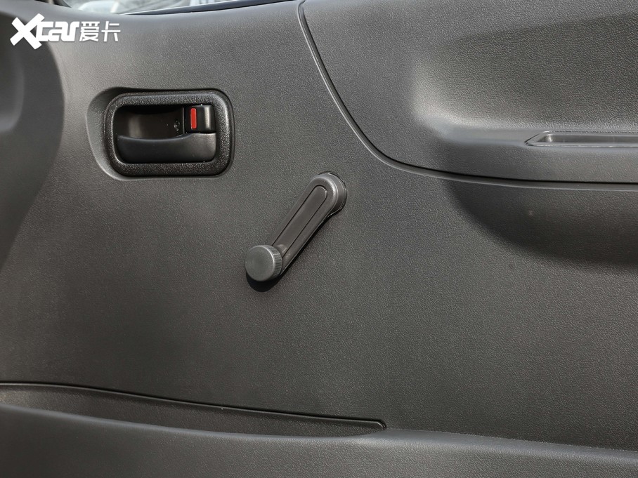 2020{  2.0L\ϵкA͎؛ VI