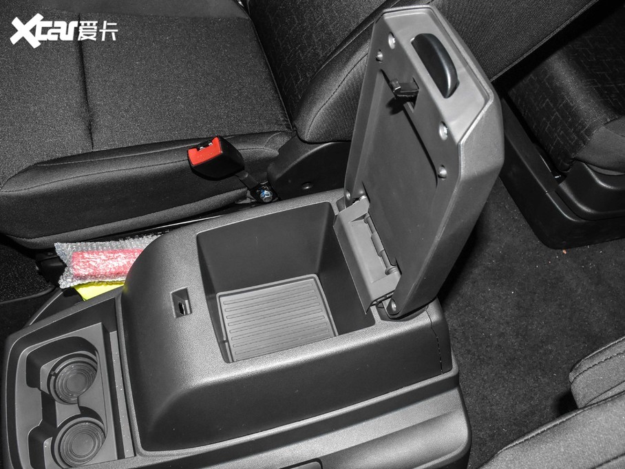 2021𱭺{ 2.0L ̄ϵ  7