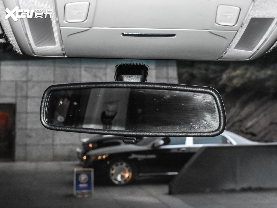 2021𱭺{ 2.0L ̄ϵ  7