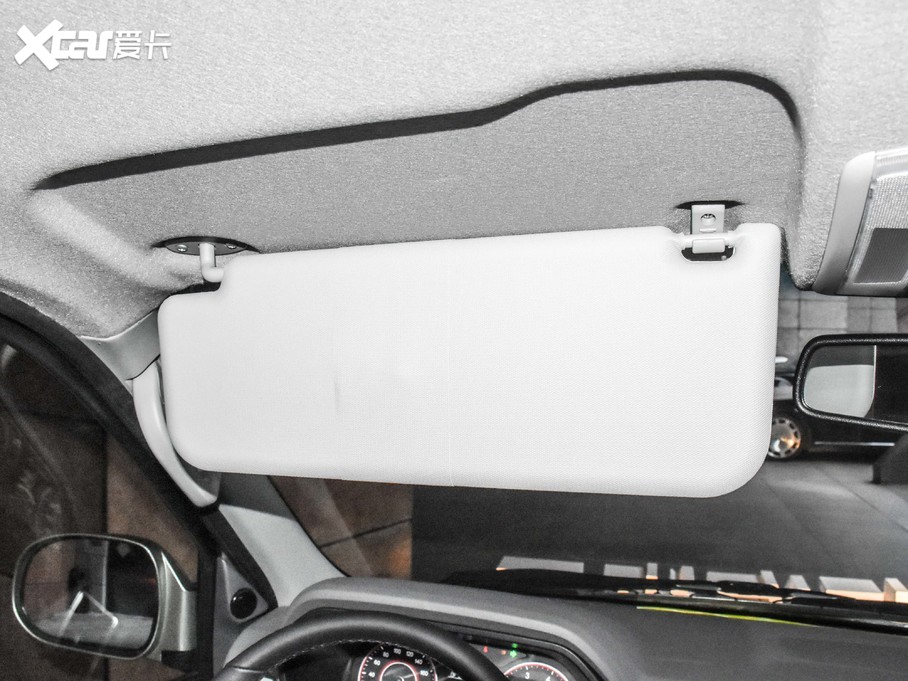 2021𱭺{ 2.0L ̄(w)ϵ  7