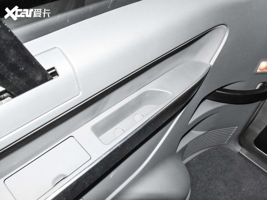 2021𱭺{ 2.0L ̄(w)ϵ  7