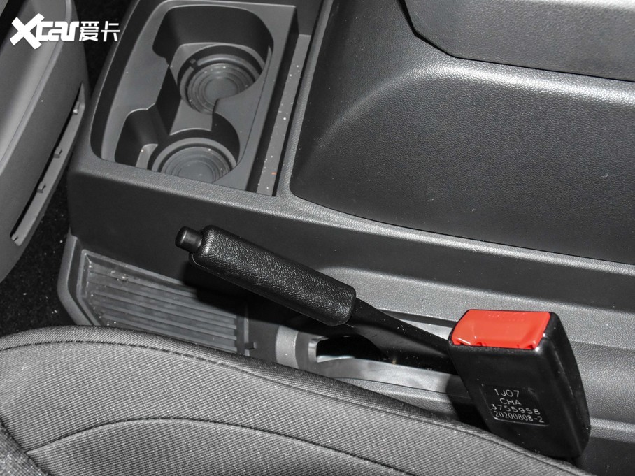 2021𱭺{ 2.0L ̄(w)ϵ  7