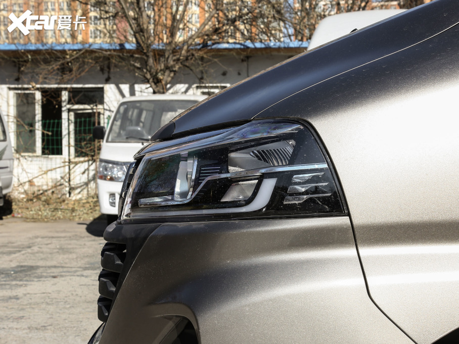 2021𱭺{ 2.0L ̄(w)ϵ  9