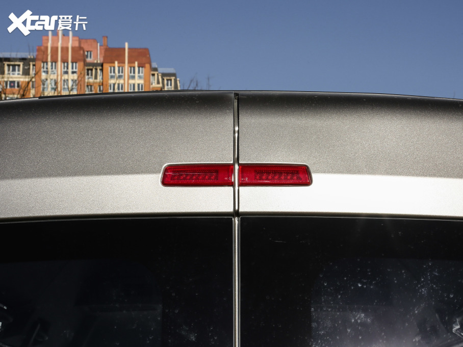 2021𱭺{ 2.0L ̄ϵ  9