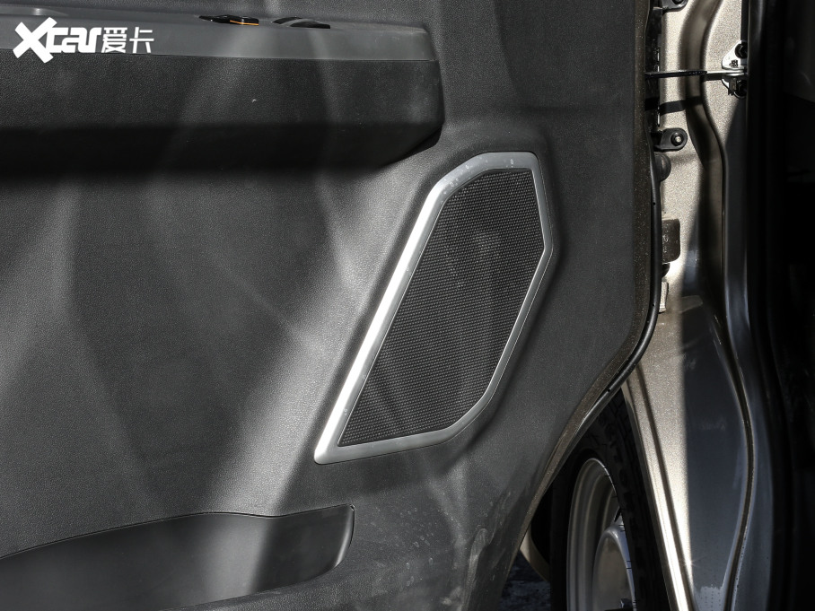 2021𱭺{ 2.0L ̄(w)ϵ  9