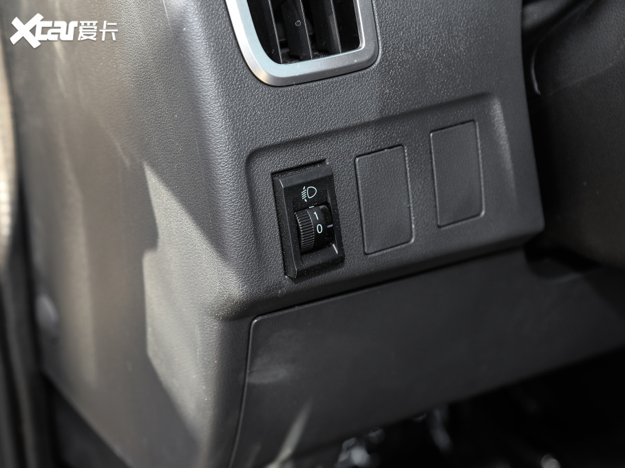 2021𱭺{ 2.0L ̄(w)ϵ  9