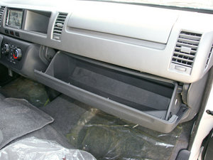 2011款L 2.4L 汽油豪华版 国IV 手套箱