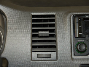 2011款L 2.4L 汽油标准版 中控区