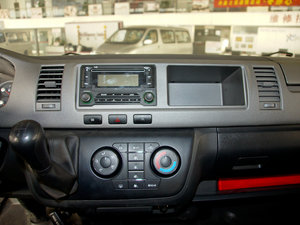 2011款L 2.4L 汽油标准版 中控区