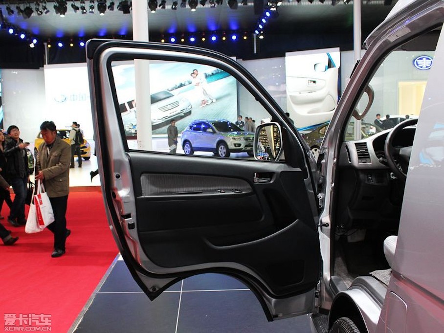 2013���º��{ 2.0L ���m��V19