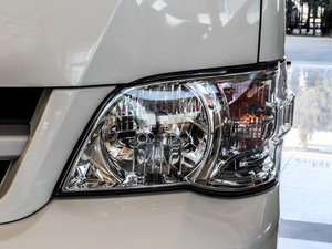 2013款2.0L 豪华型V19 大灯