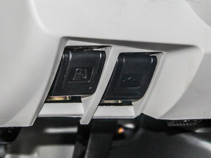 2013款2.0L 豪华型V19 中控区