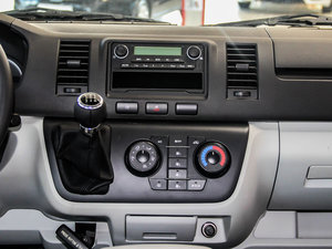 2013款2.0L 豪华型V19 中控台
