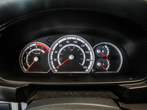2013款2.0L 豪华型V19 仪表