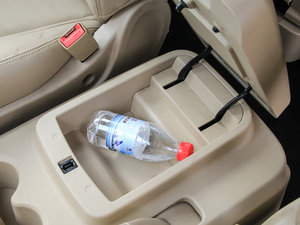 2015款全新 2.7L 自动旗舰型 7座 空间座椅