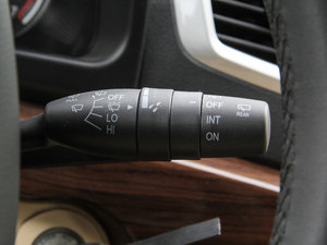 2015款全新 2.7L 自动旗舰型 7座 中控区