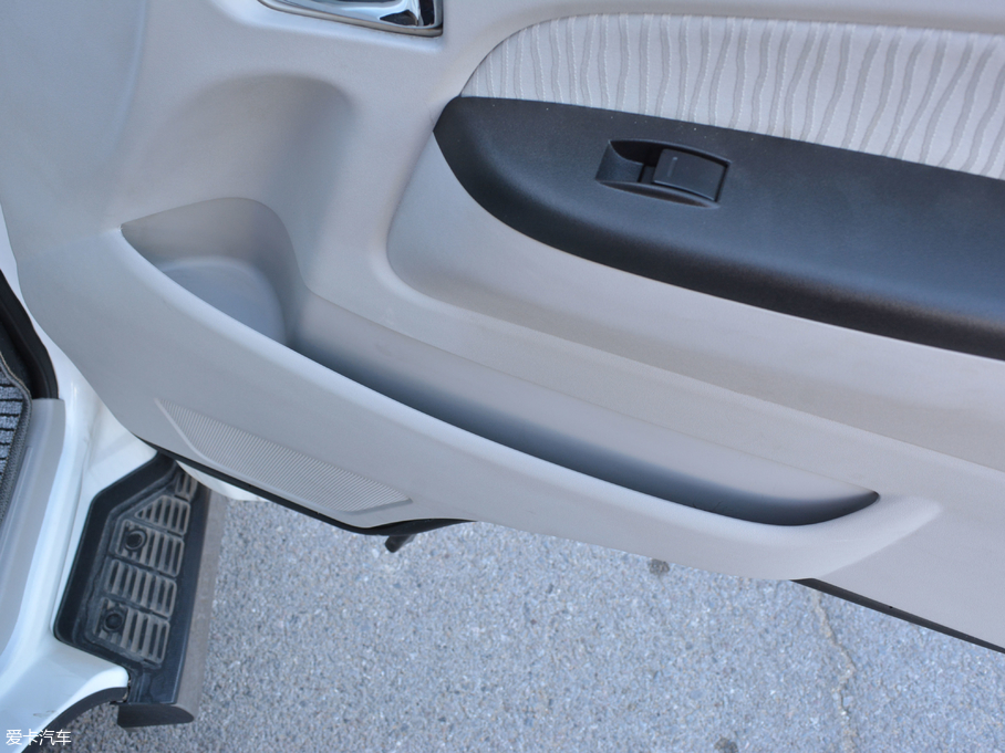 2016���º��{ 2.0L ���A��V19