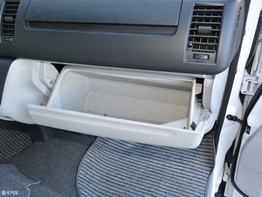 2016���º��{ 2.0L ���A��V19