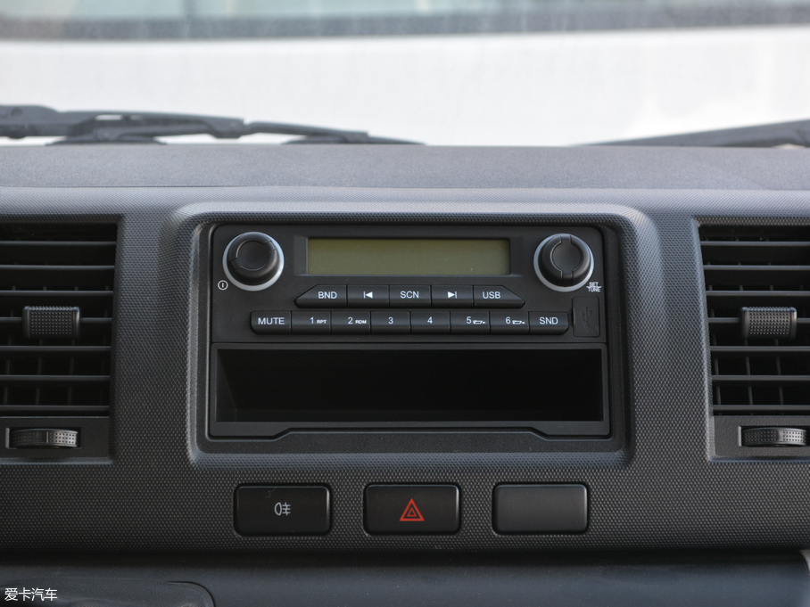 2016���º��{ 2.0L ���A��V19