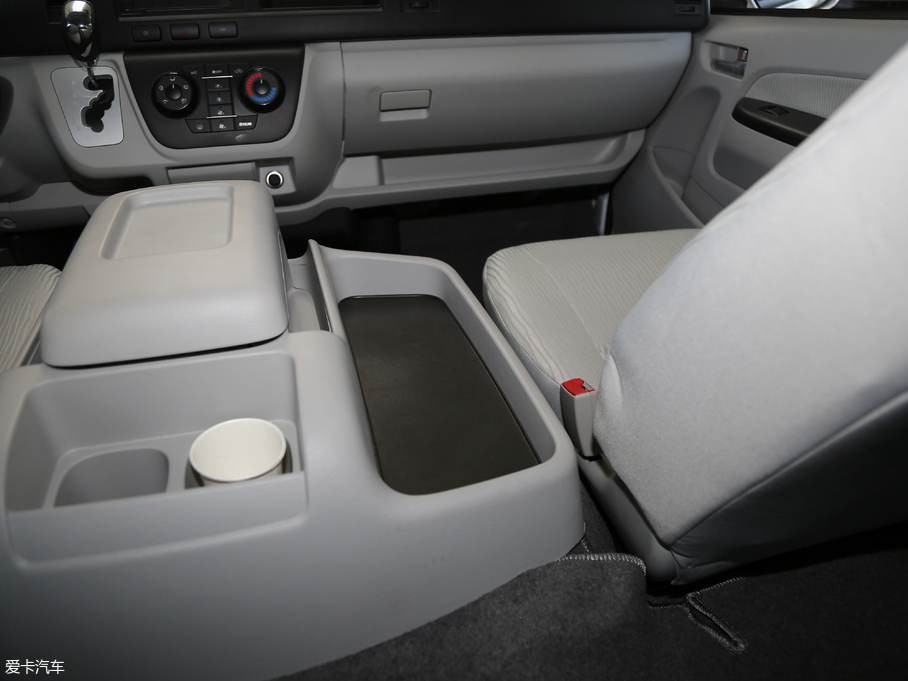 2016���º��{ 2.0L ���A��V19