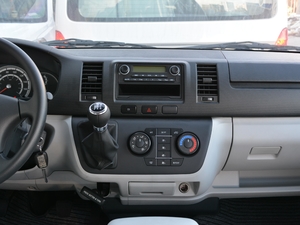 2016款2.0L 豪华型V19 中控台